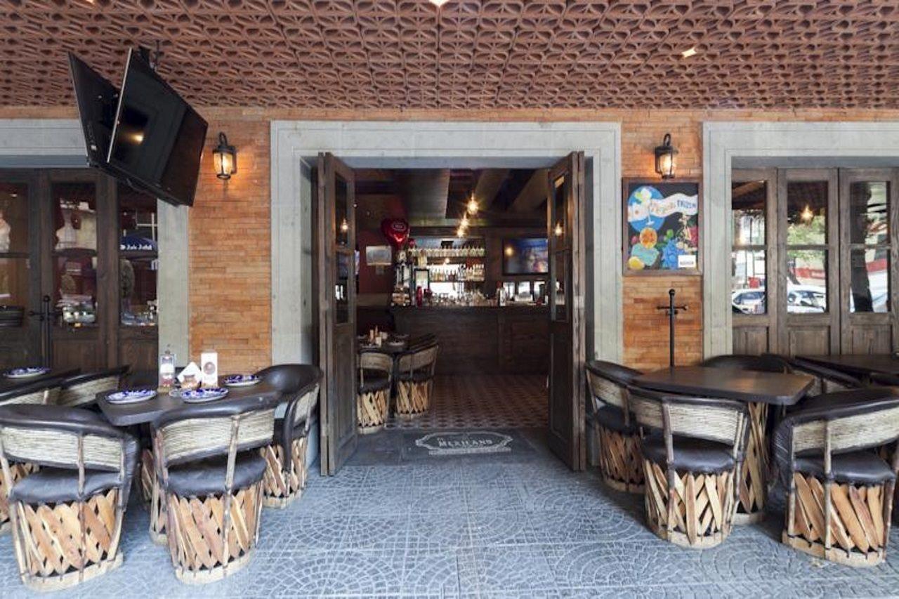 Exe Suites San Marino Mexico City Exterior photo Interior of a restaurant in San Francisco